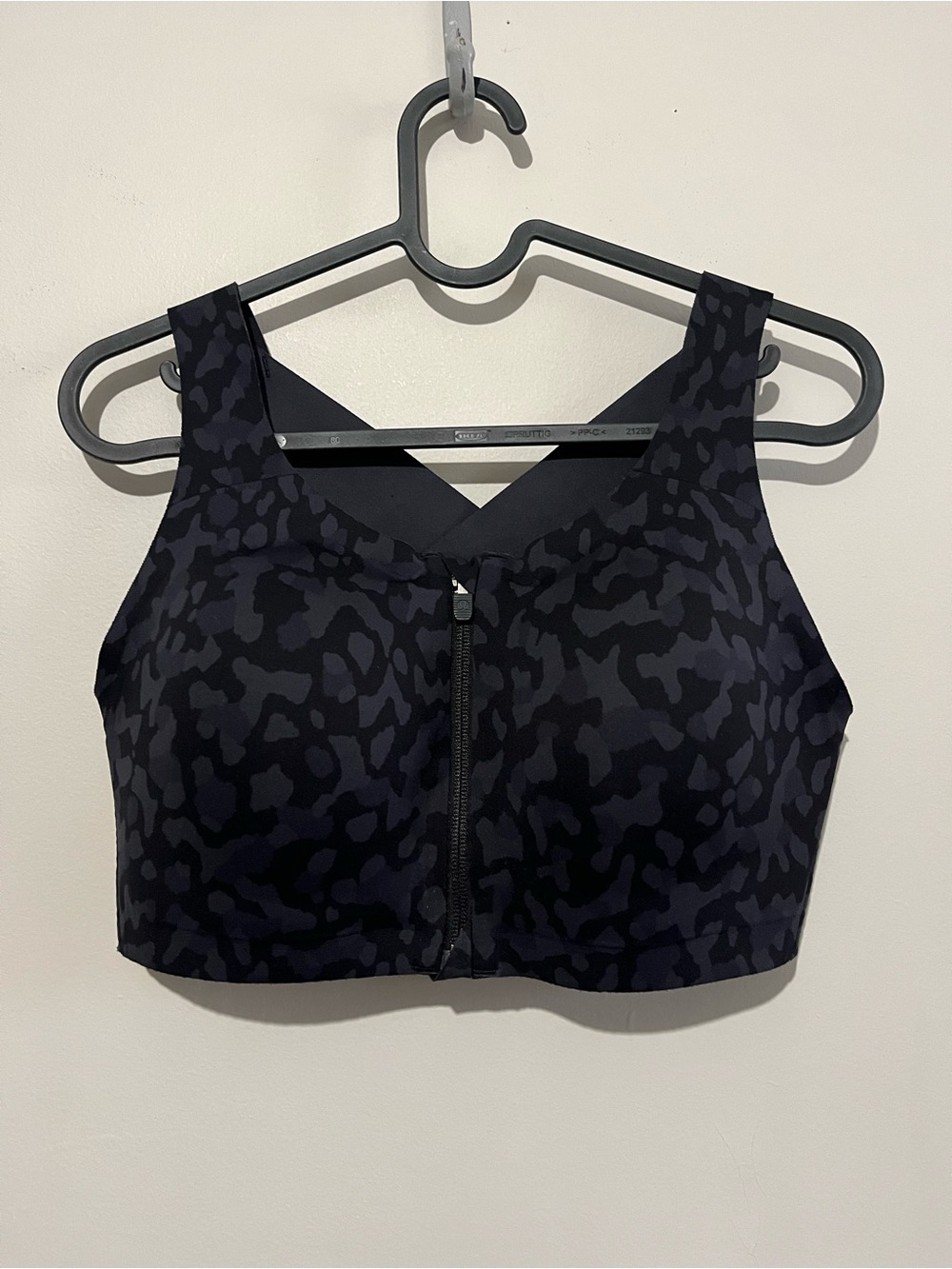 Lululemon Enlite Bra *Zip Front
Formation Camo Deep Coal Multi 36D